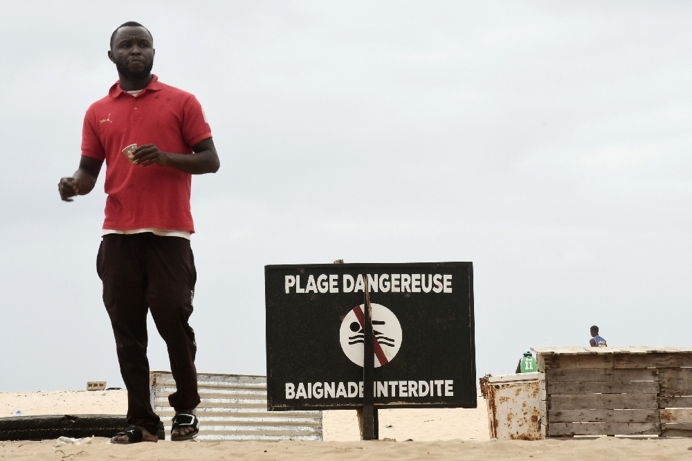 Private shores force Senegalese to cool off on 'death beaches'