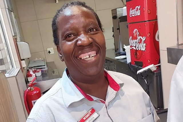 Heroic act! - Wimpy waitress saves choking child