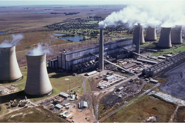 Eskom removes 320-ton steam generator at Koeberg Power Station