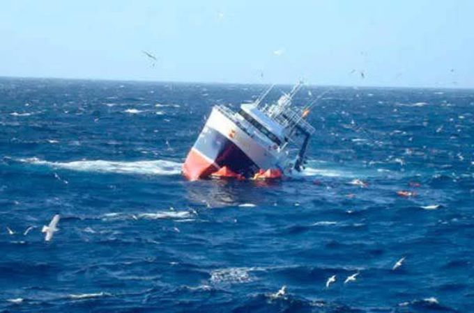 Boat sinks