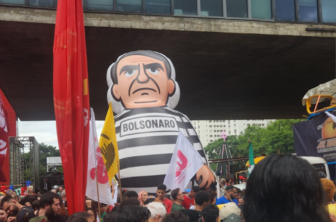 Thousands march in Brazil against bill reducing Bolsonaro sentence