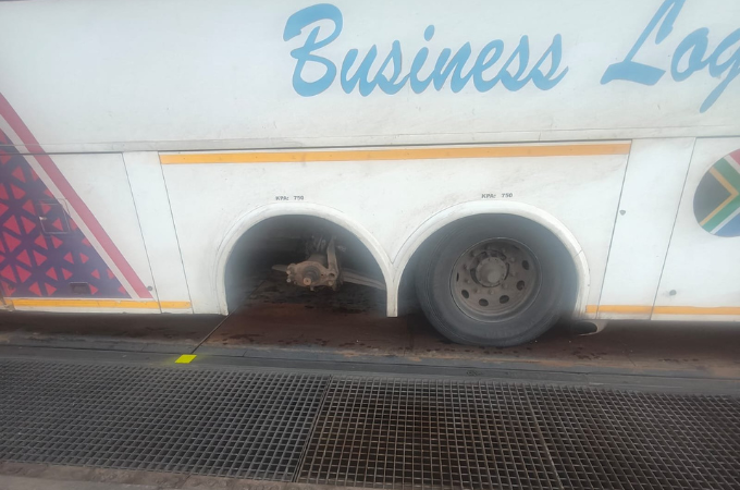 How many lives were at risk? – wheel-less bus travelling to Gauteng