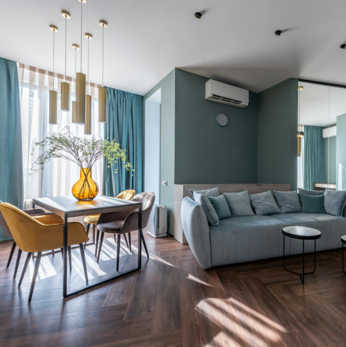 R16k for a shoebox! Sea Point tiny flat with jacuzzi shocks Cape Town