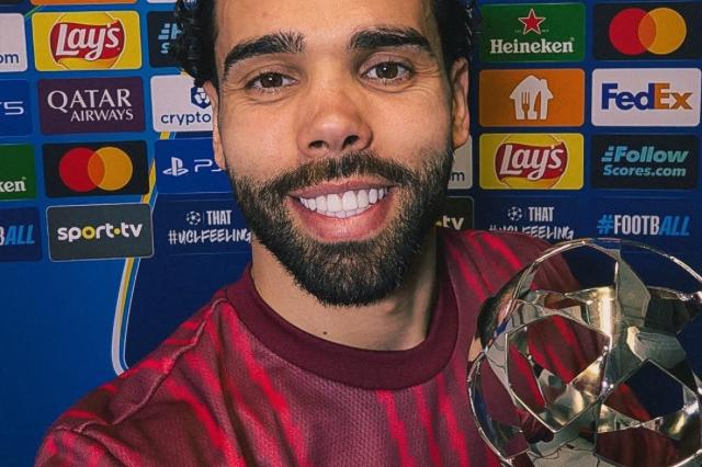 Arsenal's Raya hailed as 'world's best keeper' after denying Sporting