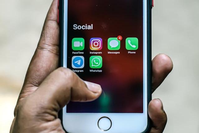 France eyes ban on social media for under-15s