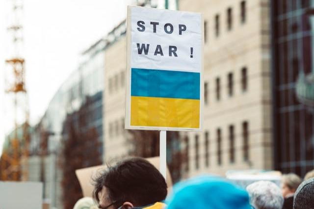 Russian strikes wound 25 in Ukraine overnight