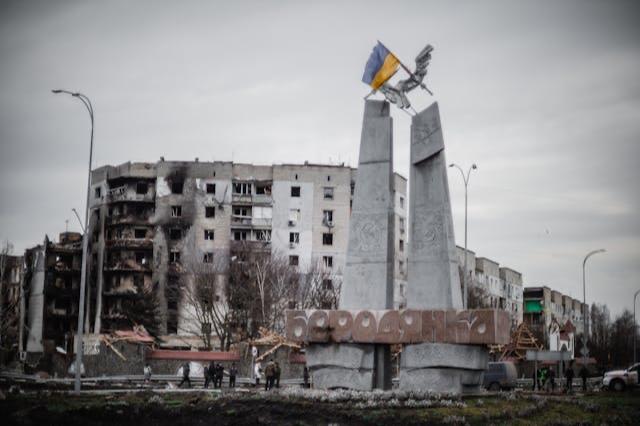 Ukraine fires hundreds of drones at Russia after Moscow threat