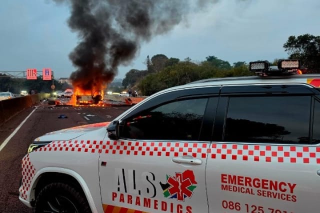 WATCH | Cash-in-transit robbery sparks gun battle on N3, police officer injured