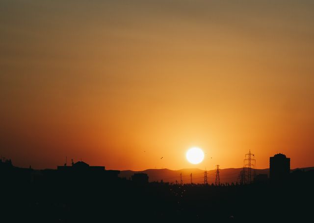 Japan cities 'cruelly hot' for first time