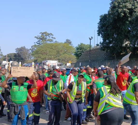 Sugar workers end four-week strike