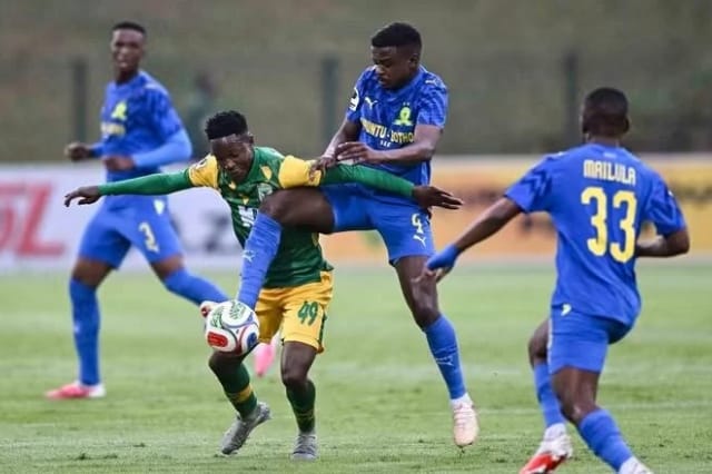 Mokoena snatches late winner for leaders Sundowns