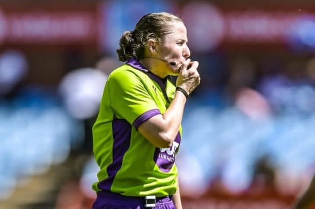 ‘I never expected this’: Rugby referee Aimee Barrett-Theron shares breast cancer experience